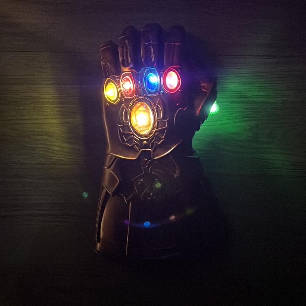 LIMITED EDITION Thanos’s Infinity Gauntlet